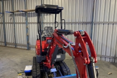 Digger-king-23-looking-over-boom