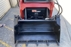 590t-skid-steer-16