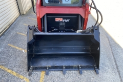 590t-skid-steer-22