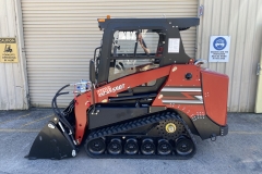 590t-skid-steer-1