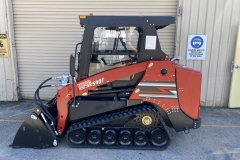 590t-skid-steer-8